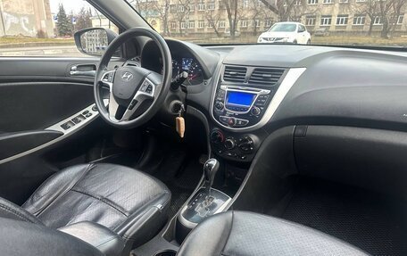 Hyundai Solaris II рестайлинг, 2011 год, 799 000 рублей, 17 фотография