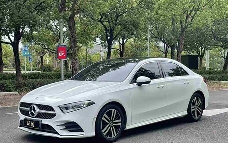Mercedes-Benz A-Класс, 2021 год, 1 650 000 рублей, 1 фотография