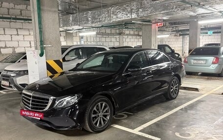 Mercedes-Benz E-Класс, 2019 год, 2 100 000 рублей, 5 фотография