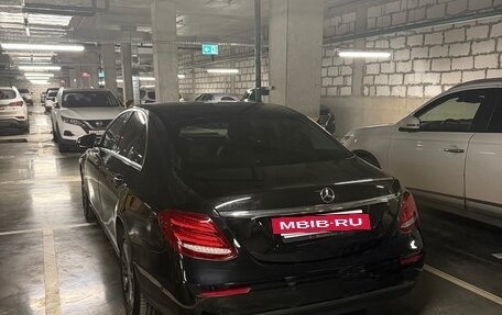 Mercedes-Benz E-Класс, 2019 год, 2 100 000 рублей, 3 фотография