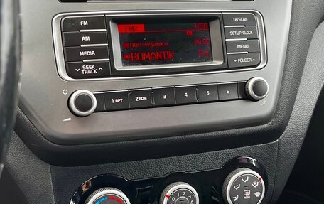 KIA Rio III рестайлинг, 2017 год, 1 000 000 рублей, 23 фотография