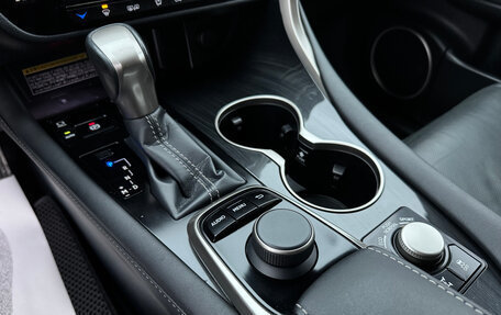 Lexus RX IV рестайлинг, 2017 год, 4 100 000 рублей, 8 фотография