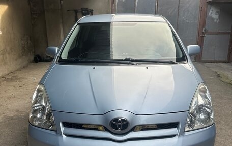 Toyota Corolla Verso I, 2005 год, 650 000 рублей, 1 фотография