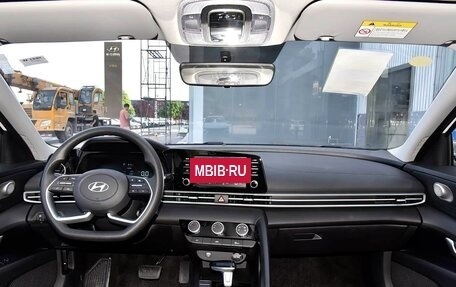 Hyundai Elantra, 2025 год, 1 990 000 рублей, 16 фотография