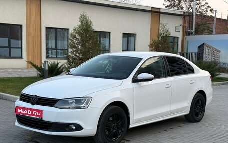 Volkswagen Jetta VI, 2012 год, 1 160 000 рублей, 2 фотография