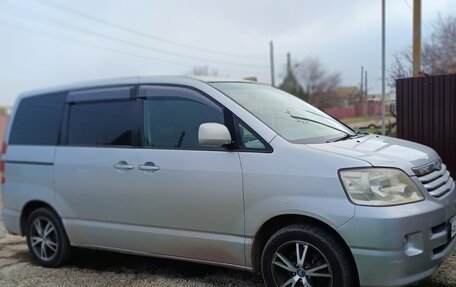 Toyota Noah III, 2002 год, 820 000 рублей, 2 фотография