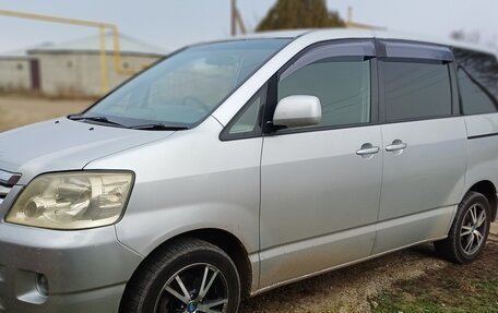 Toyota Noah III, 2002 год, 820 000 рублей, 3 фотография