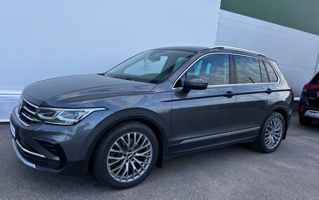 Volkswagen Tiguan II, 2020 год, 3 650 000 рублей, 2 фотография