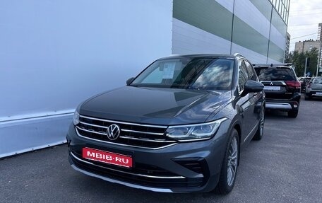 Volkswagen Tiguan II, 2020 год, 3 650 000 рублей, 1 фотография