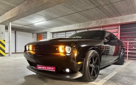 Dodge Challenger III рестайлинг 2, 2016 год, 3 450 000 рублей, 1 фотография