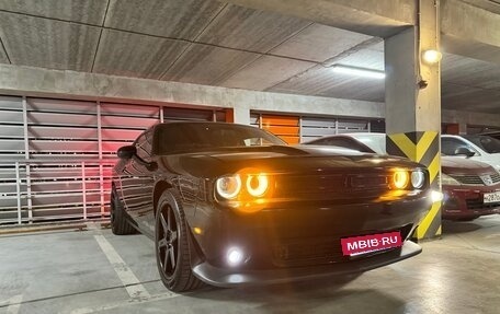 Dodge Challenger III рестайлинг 2, 2016 год, 3 450 000 рублей, 3 фотография