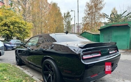 Dodge Challenger III рестайлинг 2, 2016 год, 3 450 000 рублей, 21 фотография
