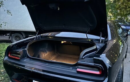 Dodge Challenger III рестайлинг 2, 2016 год, 3 450 000 рублей, 28 фотография