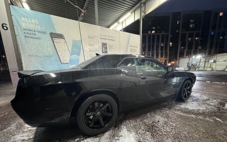 Dodge Challenger III рестайлинг 2, 2016 год, 3 450 000 рублей, 32 фотография