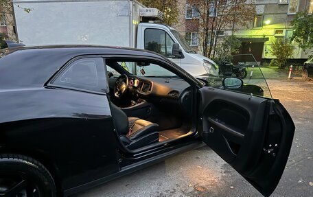 Dodge Challenger III рестайлинг 2, 2016 год, 3 450 000 рублей, 24 фотография