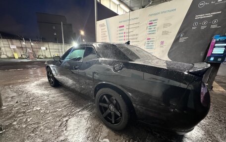 Dodge Challenger III рестайлинг 2, 2016 год, 3 450 000 рублей, 34 фотография