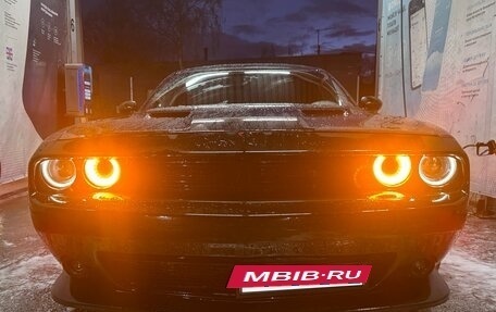 Dodge Challenger III рестайлинг 2, 2016 год, 3 450 000 рублей, 30 фотография
