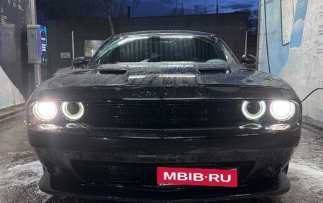 Dodge Challenger III рестайлинг 2, 2016 год, 3 450 000 рублей, 33 фотография