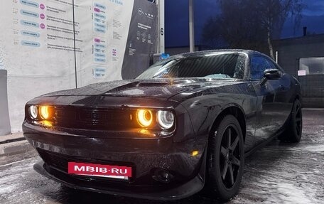 Dodge Challenger III рестайлинг 2, 2016 год, 3 450 000 рублей, 36 фотография
