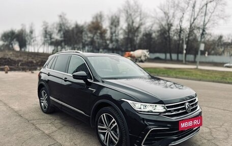 Volkswagen Tiguan II, 2021 год, 4 150 000 рублей, 3 фотография
