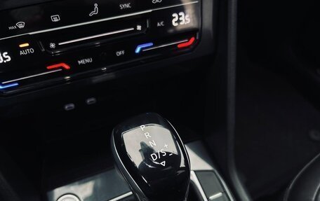 Volkswagen Tiguan II, 2021 год, 4 150 000 рублей, 21 фотография