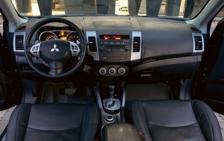 Mitsubishi Outlander III рестайлинг 3, 2008 год, 995 000 рублей, 16 фотография