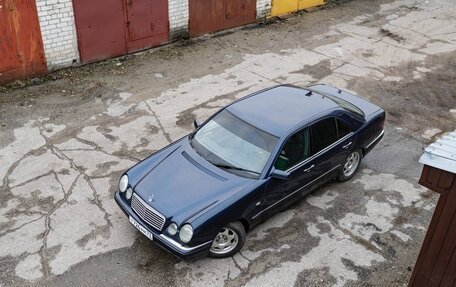 Mercedes-Benz E-Класс, 1998 год, 450 000 рублей, 3 фотография