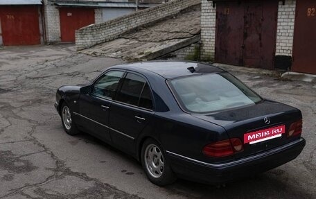 Mercedes-Benz E-Класс, 1998 год, 450 000 рублей, 4 фотография