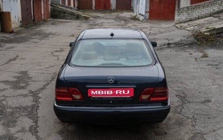 Mercedes-Benz E-Класс, 1998 год, 450 000 рублей, 6 фотография