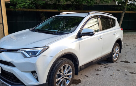 Toyota RAV4, 2018 год, 3 300 000 рублей, 2 фотография