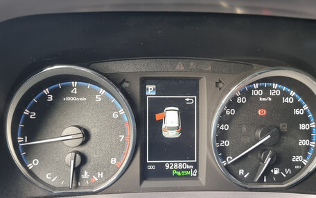 Toyota RAV4, 2018 год, 3 300 000 рублей, 9 фотография