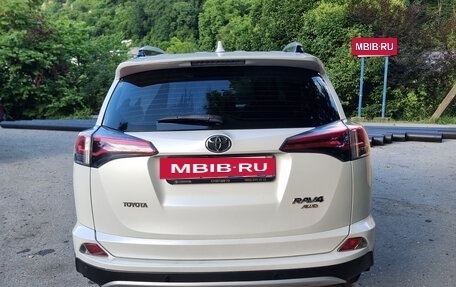 Toyota RAV4, 2018 год, 3 300 000 рублей, 4 фотография