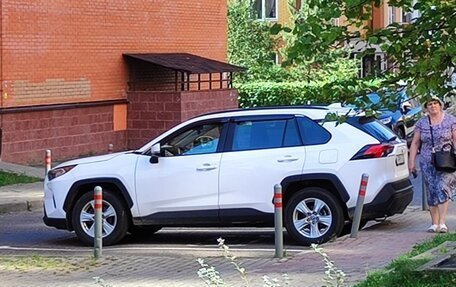 Toyota RAV4, 2021 год, 3 300 000 рублей, 2 фотография