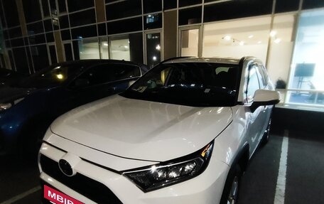 Toyota RAV4, 2021 год, 3 300 000 рублей, 5 фотография