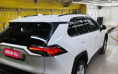 Toyota RAV4, 2021 год, 3 300 000 рублей, 4 фотография