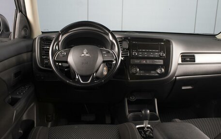 Mitsubishi Outlander III рестайлинг 3, 2016 год, 1 890 000 рублей, 5 фотография