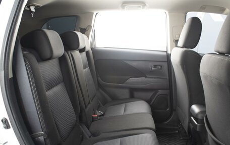 Mitsubishi Outlander III рестайлинг 3, 2016 год, 1 890 000 рублей, 6 фотография