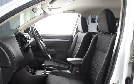 Mitsubishi Outlander III рестайлинг 3, 2016 год, 1 890 000 рублей, 9 фотография