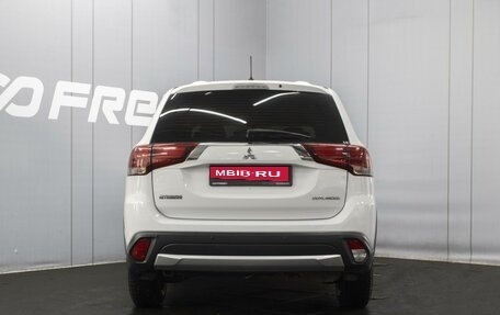 Mitsubishi Outlander III рестайлинг 3, 2016 год, 1 890 000 рублей, 4 фотография