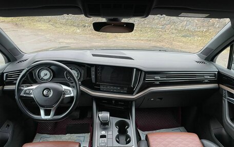 Volkswagen Touareg III, 2018 год, 4 249 999 рублей, 9 фотография