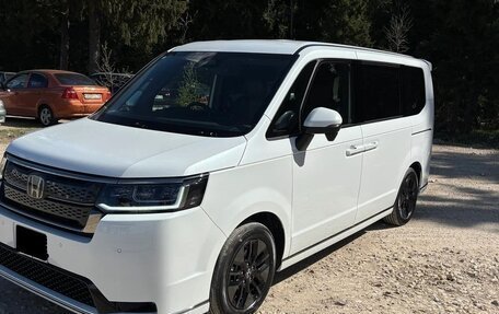 Honda Stepwgn, 2022 год, 2 470 000 рублей, 2 фотография