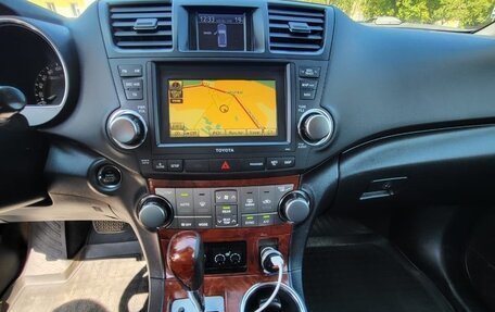 Toyota Highlander III, 2012 год, 1 700 000 рублей, 7 фотография