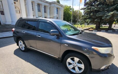 Toyota Highlander III, 2012 год, 1 700 000 рублей, 1 фотография