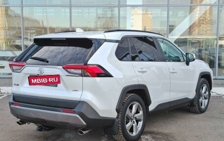 Toyota RAV4, 2021 год, 3 000 000 рублей, 2 фотография
