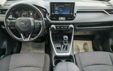 Toyota RAV4, 2021 год, 3 000 000 рублей, 9 фотография