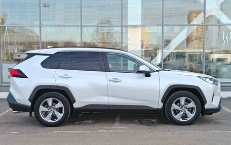 Toyota RAV4, 2021 год, 3 000 000 рублей, 8 фотография