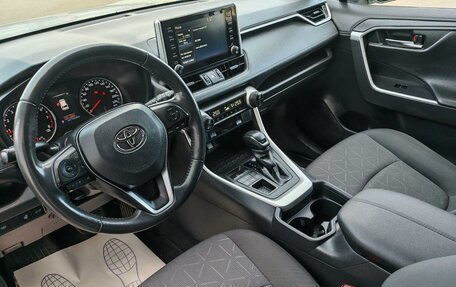 Toyota RAV4, 2021 год, 3 000 000 рублей, 16 фотография