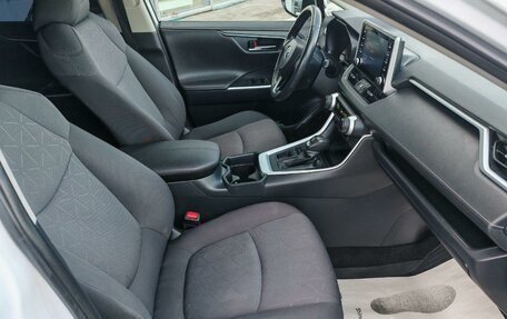 Toyota RAV4, 2021 год, 3 000 000 рублей, 11 фотография