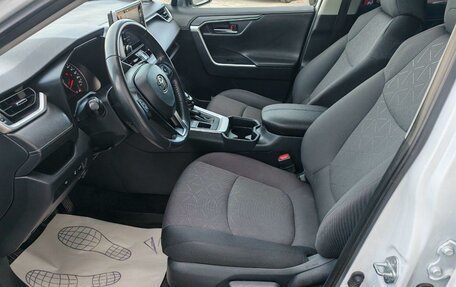 Toyota RAV4, 2021 год, 3 000 000 рублей, 13 фотография