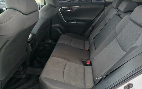 Toyota RAV4, 2021 год, 3 000 000 рублей, 12 фотография